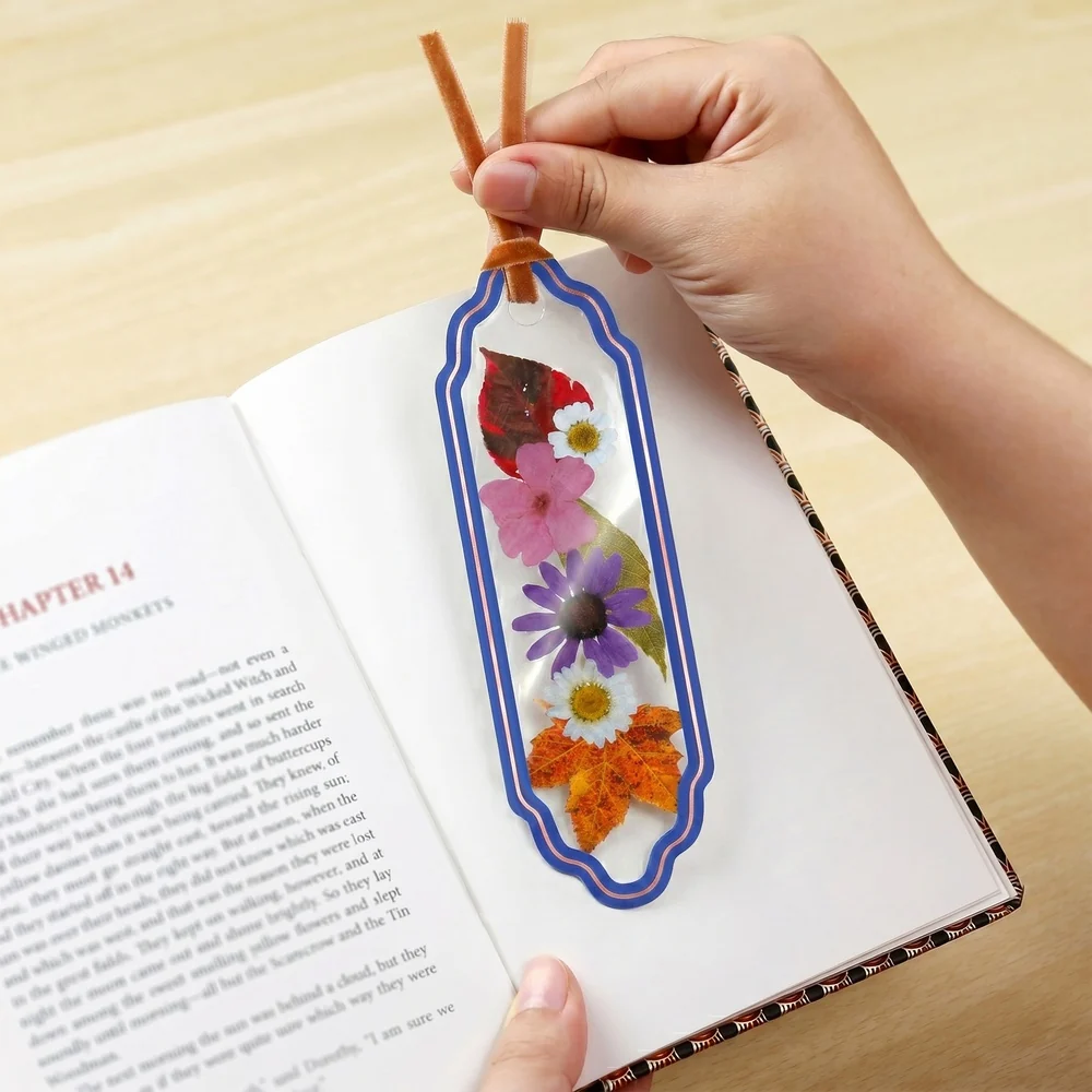 Lovepop Cozy Cat Petal Pressed Bookmark Card