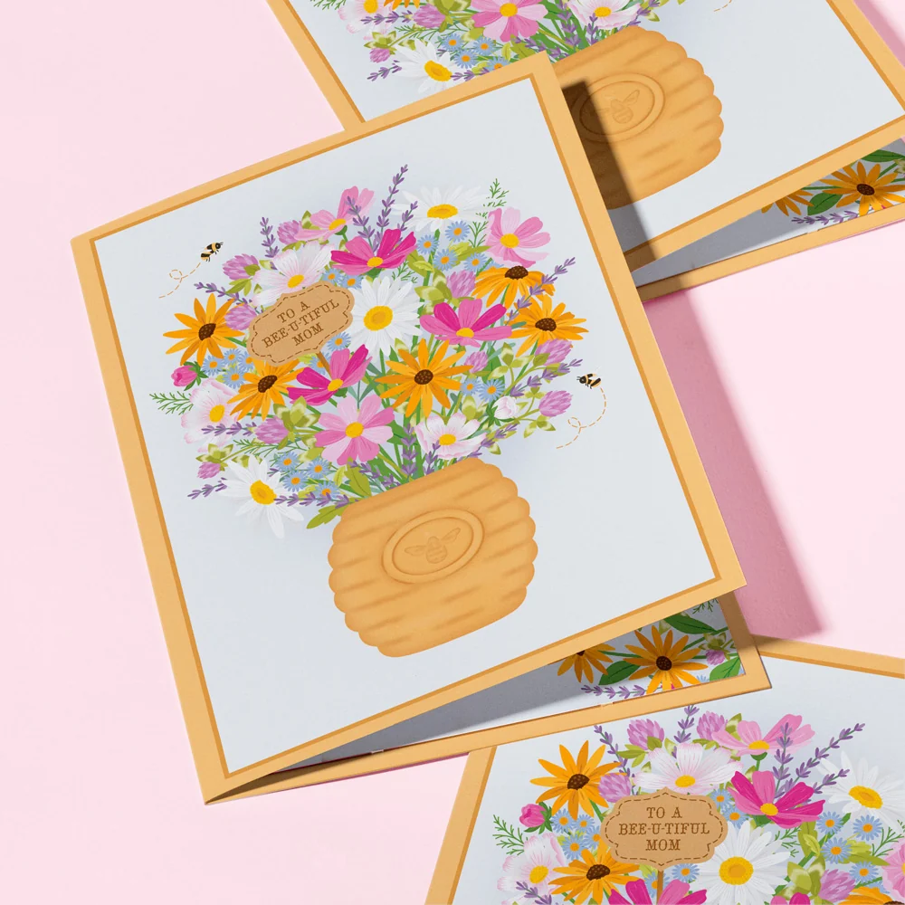 Lovepop 'Bee-u-tiful Mom' Queen Bee Plushpop Card - Image 4