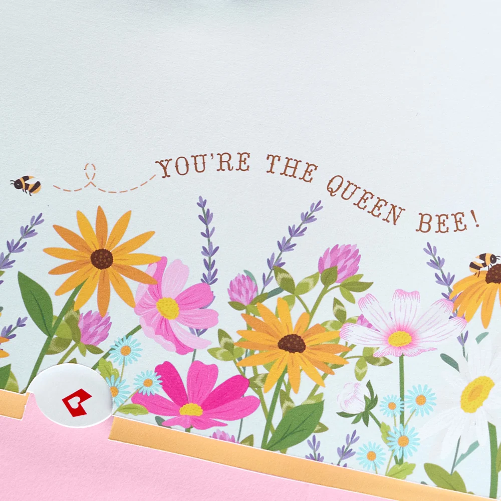 Lovepop 'Bee-u-tiful Mom' Queen Bee Plushpop Card - Image 3