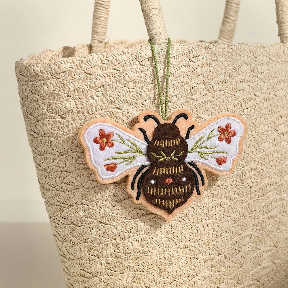 Lovepop Botanical Bee HeartFelt Charm Card